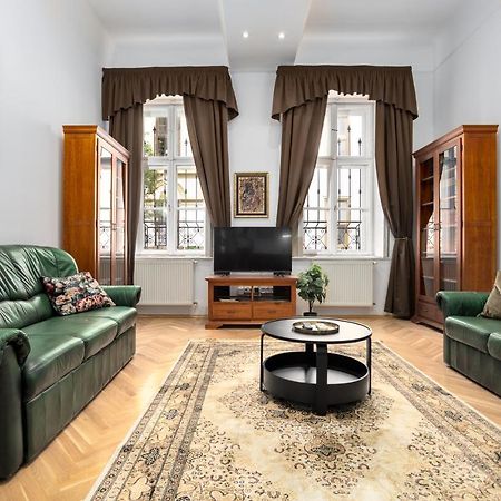 Emerald Suite With Free Parking Boedapest Buitenkant foto