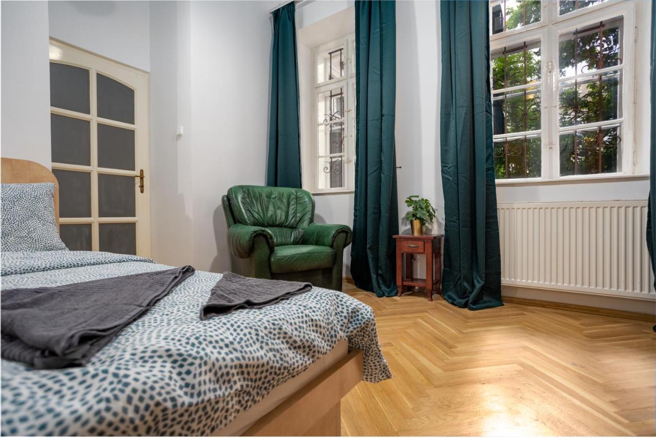 Emerald Suite With Free Parking Boedapest Buitenkant foto