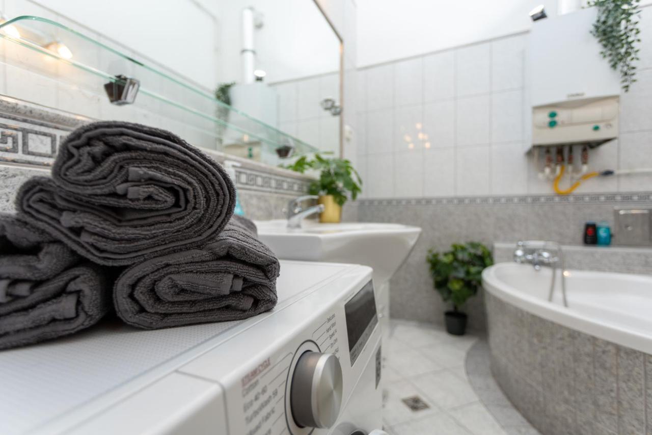 Emerald Suite With Free Parking Boedapest Buitenkant foto