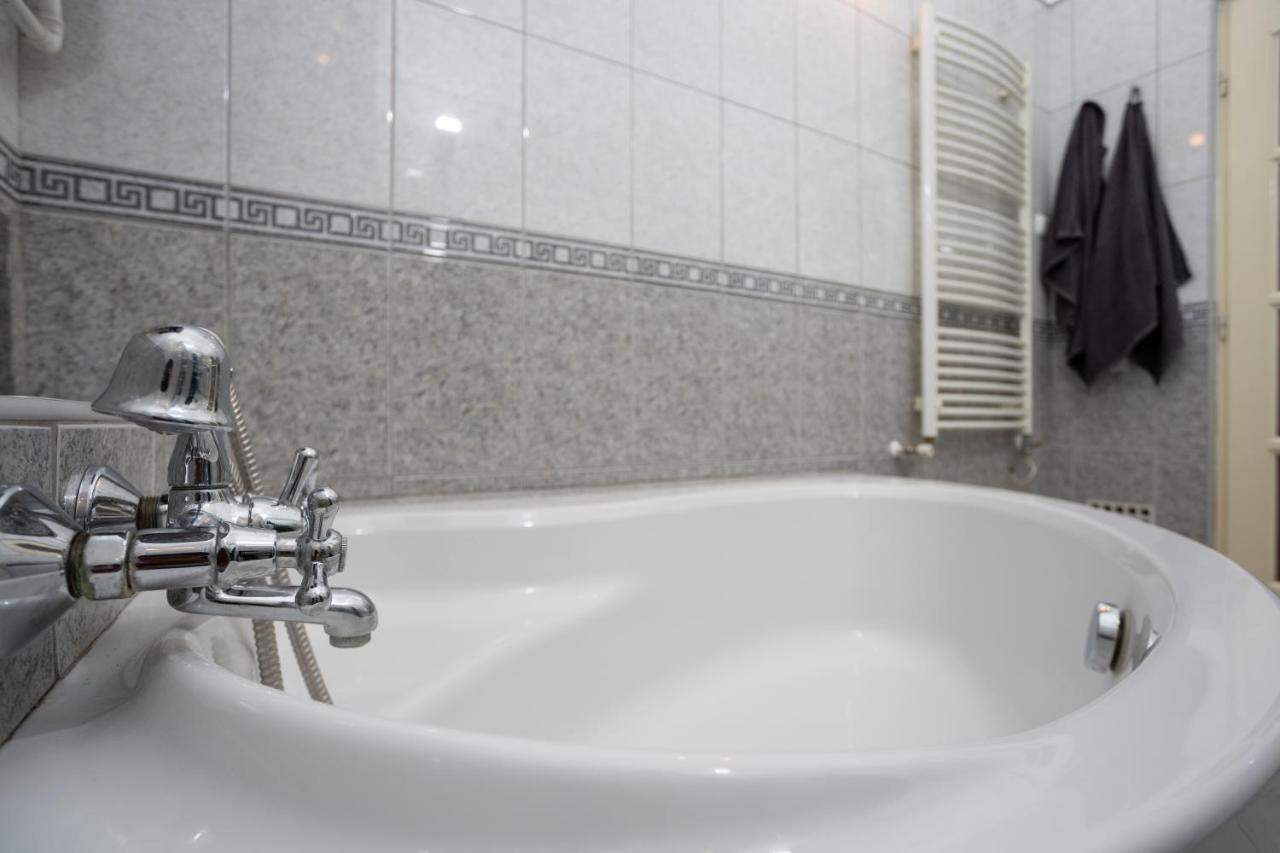 Emerald Suite With Free Parking Boedapest Buitenkant foto