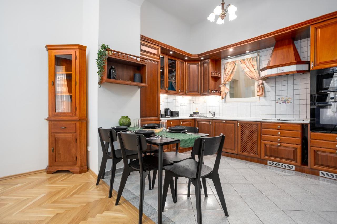 Emerald Suite With Free Parking Boedapest Buitenkant foto