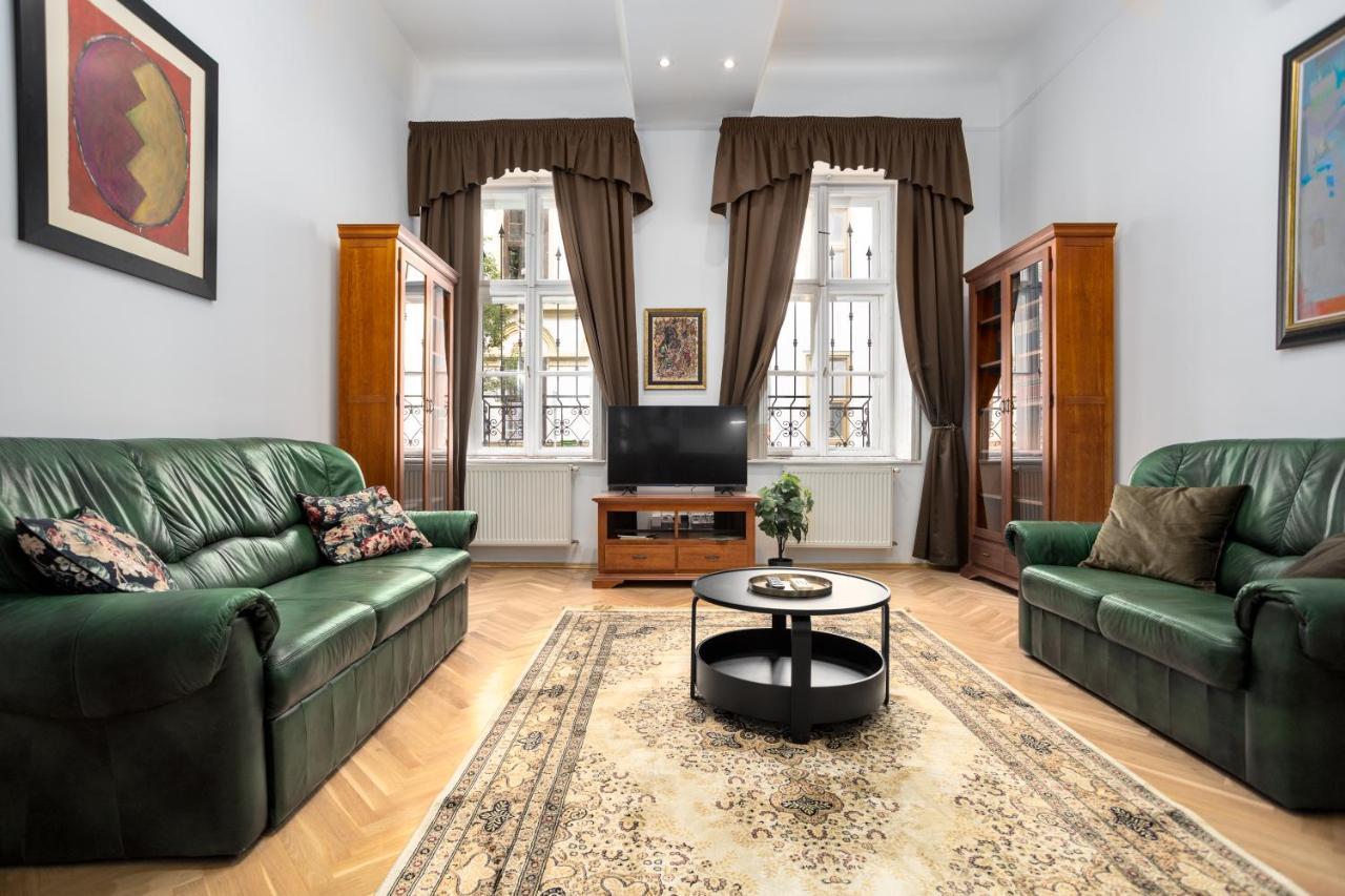 Emerald Suite With Free Parking Boedapest Buitenkant foto