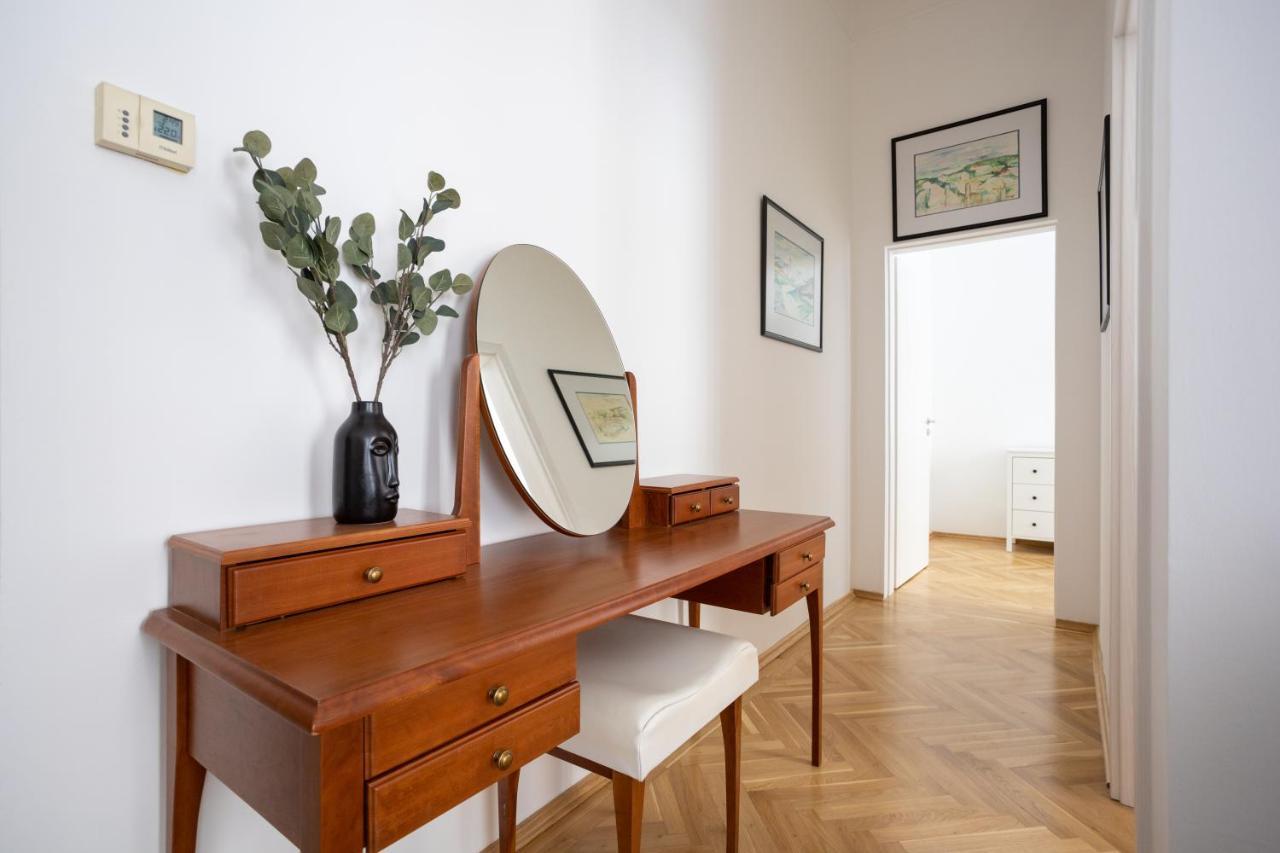Emerald Suite With Free Parking Boedapest Buitenkant foto