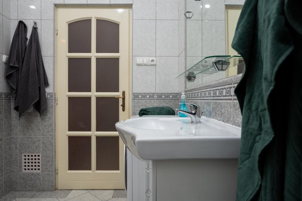Emerald Suite With Free Parking Boedapest Buitenkant foto