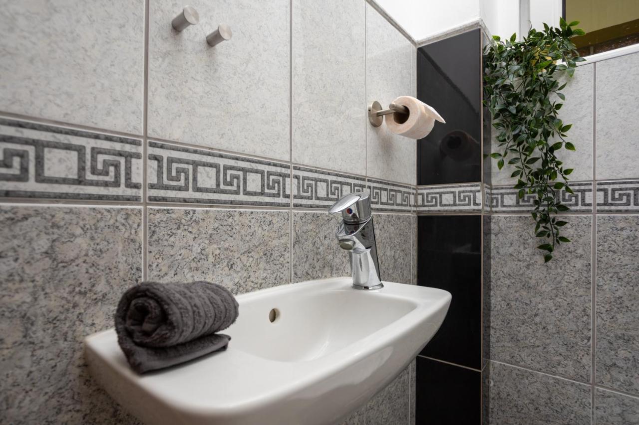 Emerald Suite With Free Parking Boedapest Buitenkant foto