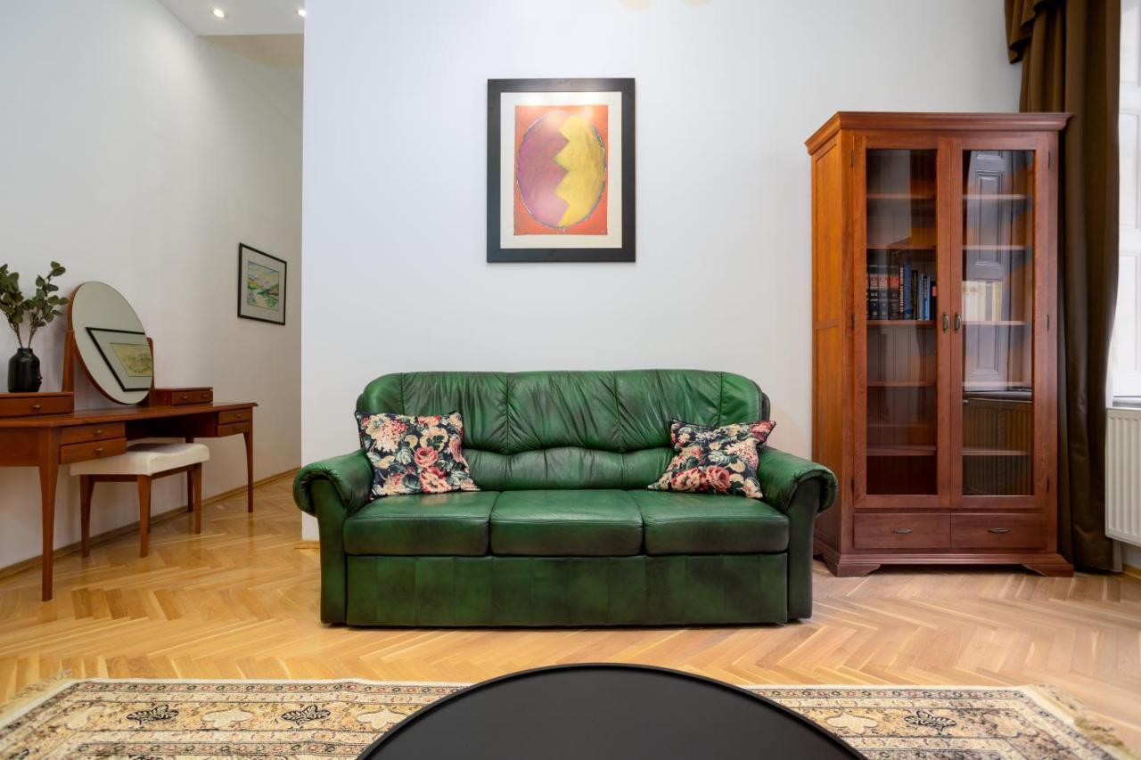 Emerald Suite With Free Parking Boedapest Buitenkant foto
