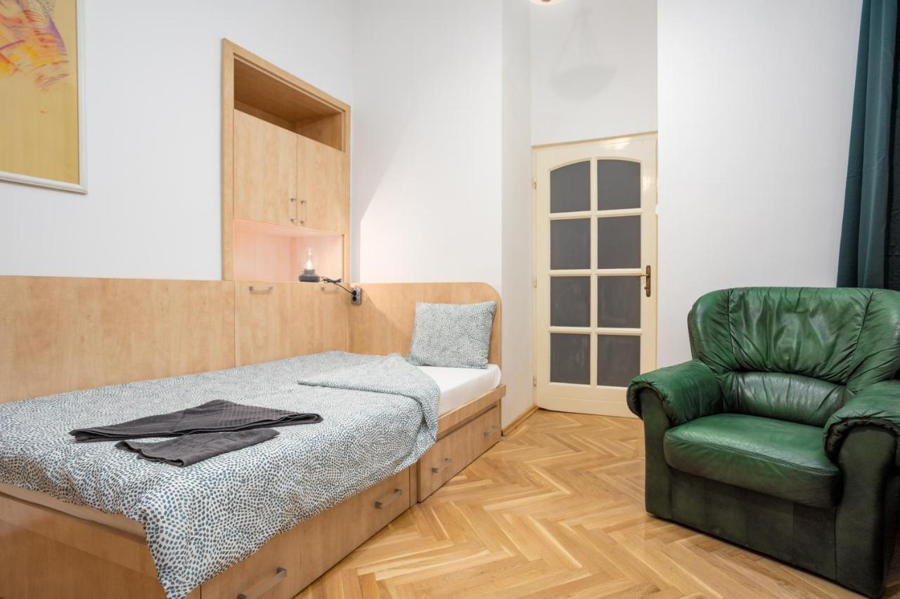 Emerald Suite With Free Parking Boedapest Buitenkant foto