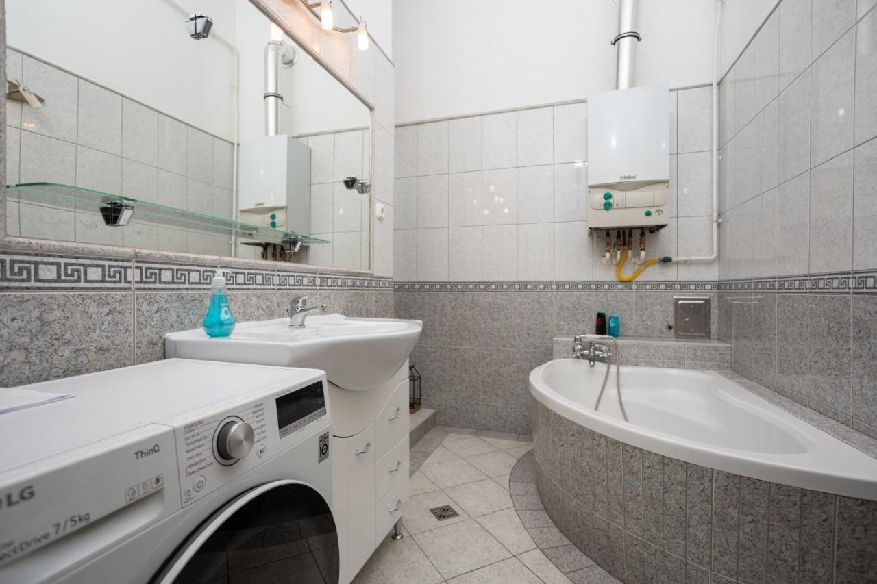 Emerald Suite With Free Parking Boedapest Buitenkant foto
